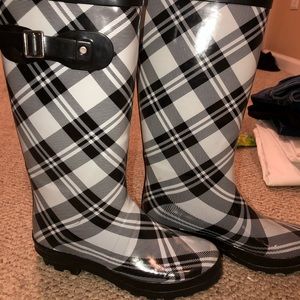 Sz. 8 Rainboots only worn once !